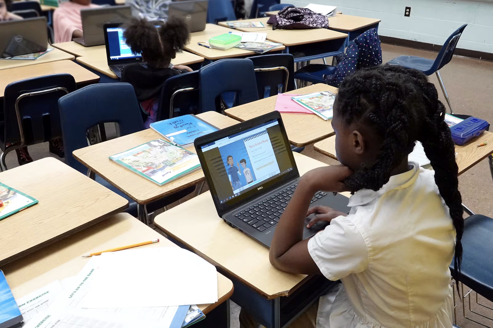 Tennessee elementary schools might limit classroom digital device use under pending law