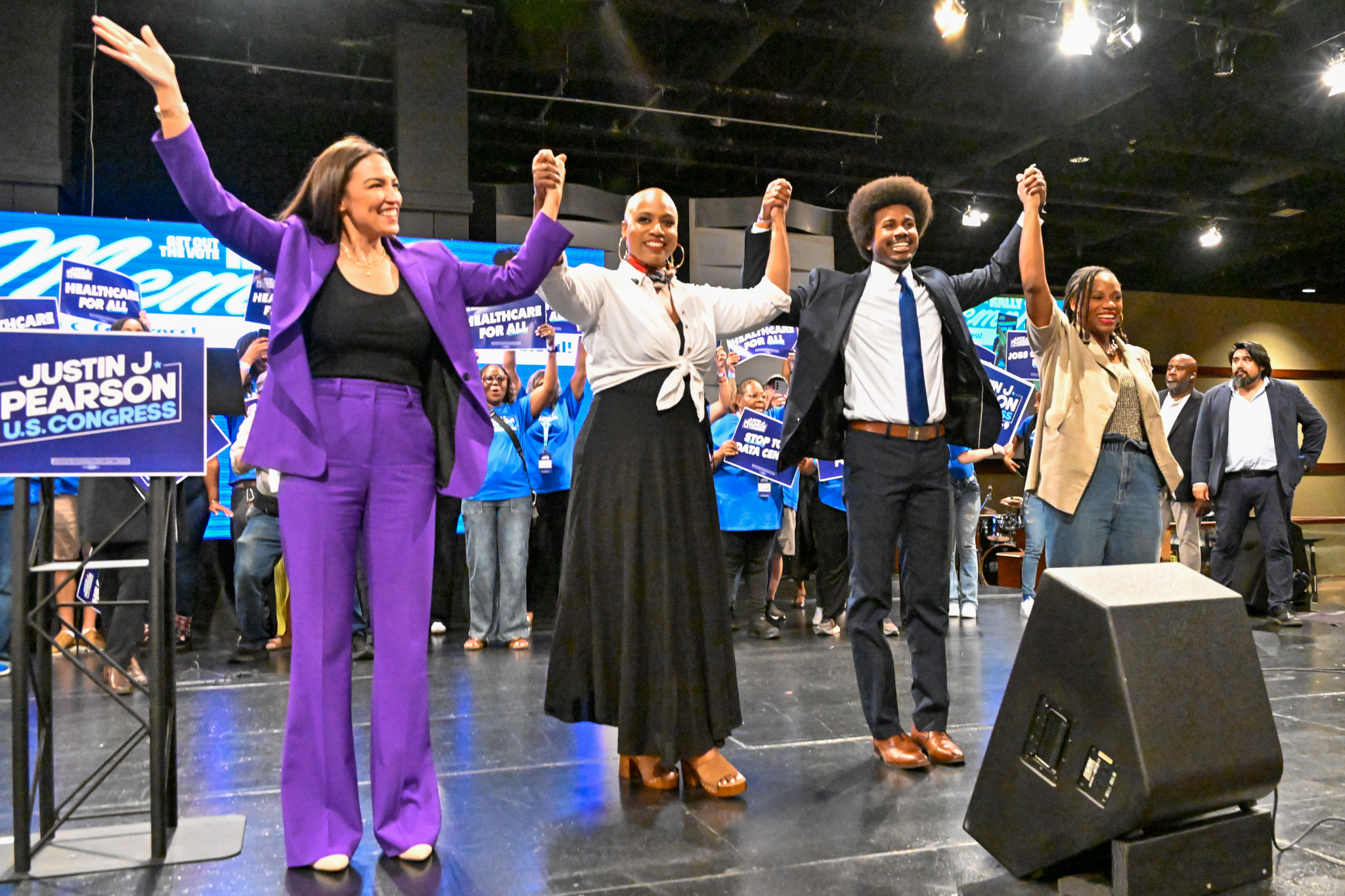Prominent Democratic Congress members rally for Pearson
